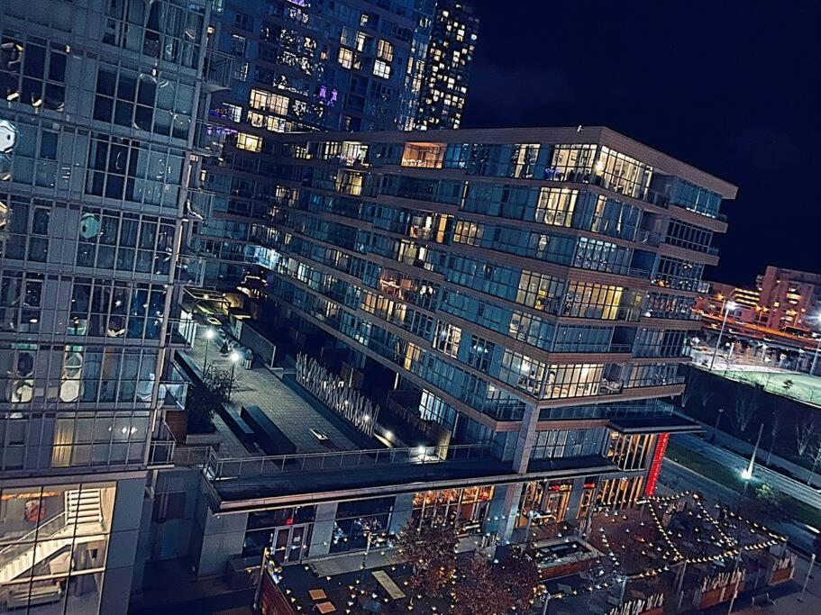 Stunning Condo Wit Amazing View 5Mins From Cntower Toronto Exteriör bild
