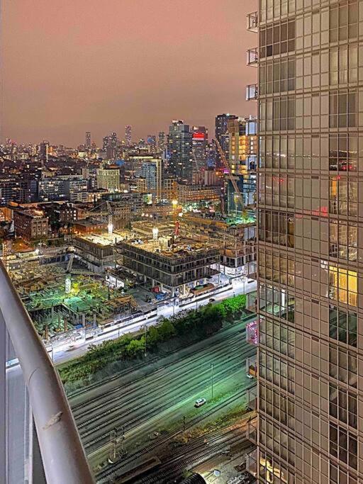 Stunning Condo Wit Amazing View 5Mins From Cntower Toronto Exteriör bild